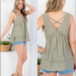 ‼️LAST ONE ‼️Light sage green flowy top